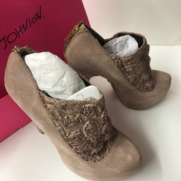 Betsey Johnson rose blush platform pinup retro tan nude shoe heels booties model - Picture 3 of 12